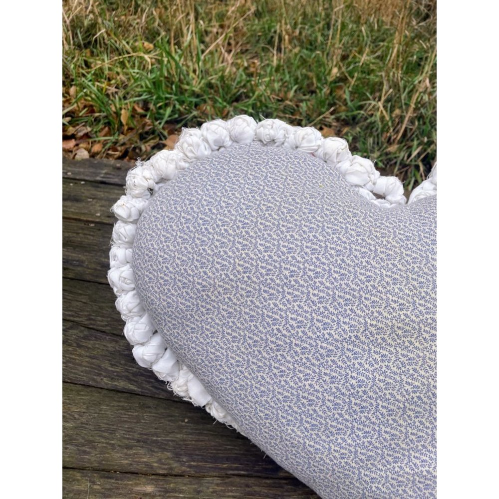Vintage Heart Shaped Rag Rug Accent Pillow Farmhouse Primitive Red White - Picture 16 of 16